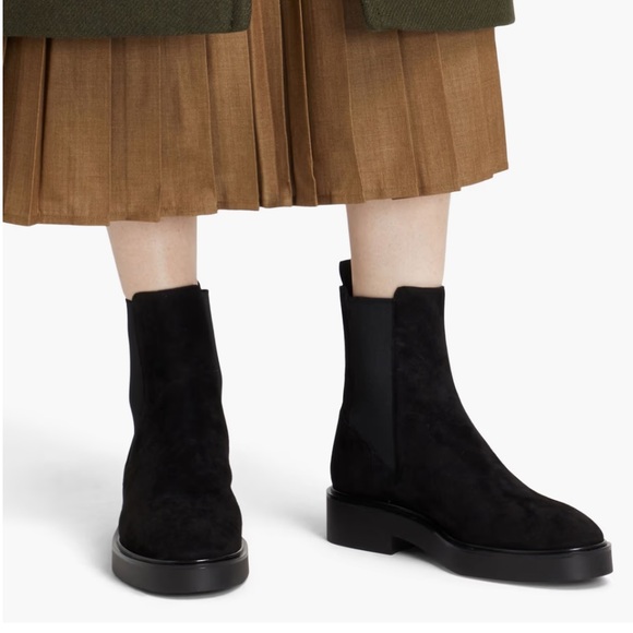 Stuart Weitzman Chelsea ankle booties - Picture 5 of 9